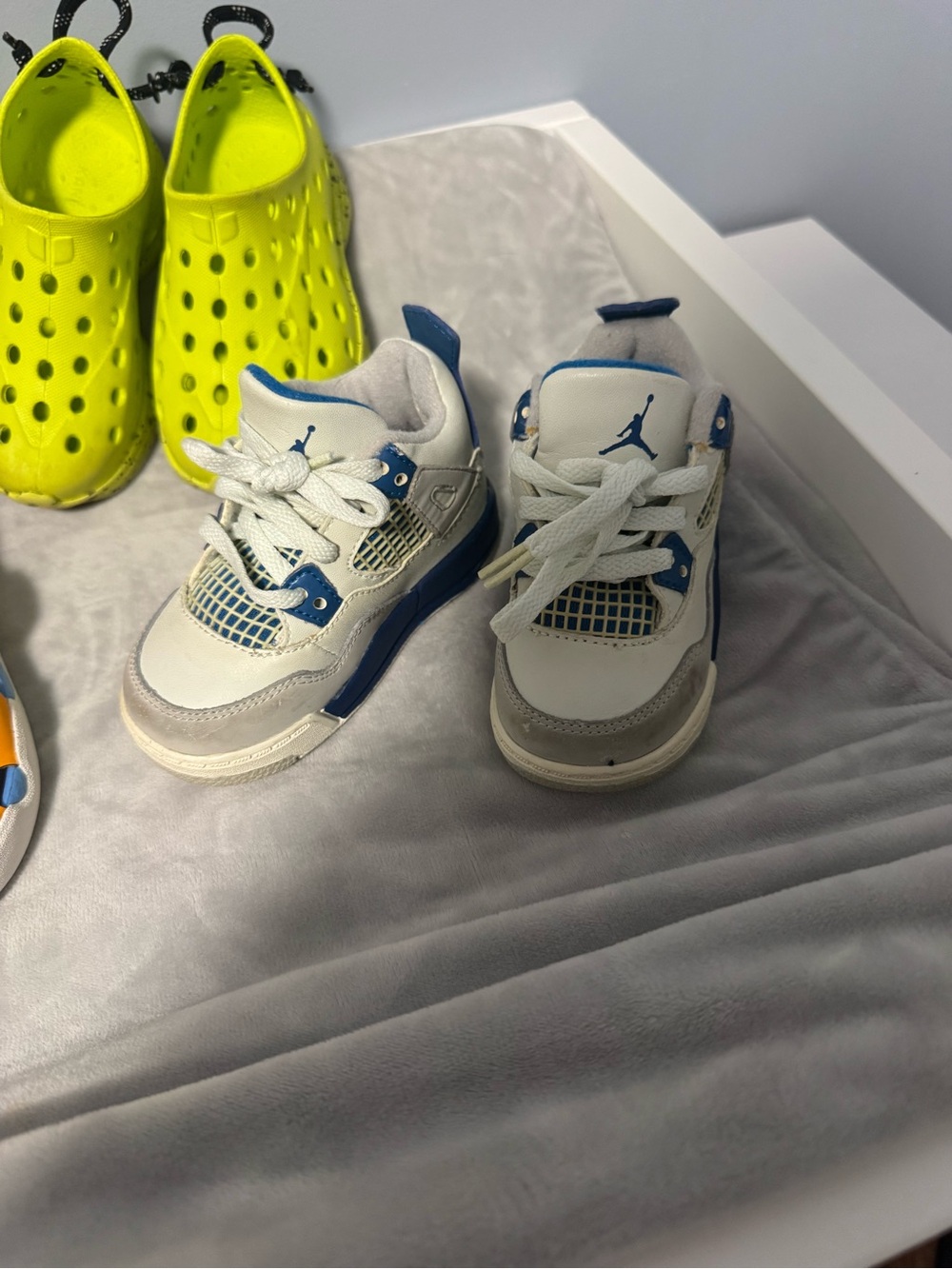 Jordan Toddler Sneakers in White and Blue